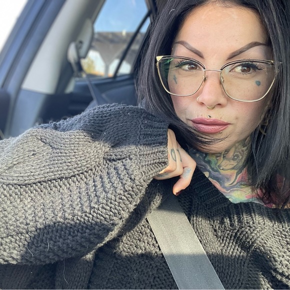 Meet your Posher, Victoria - Picture 1 of 2